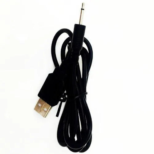 Chargeur USB Pretty Love noir compact avec câble inclus, design élégant et moderne pour recharge rapide et universelle.