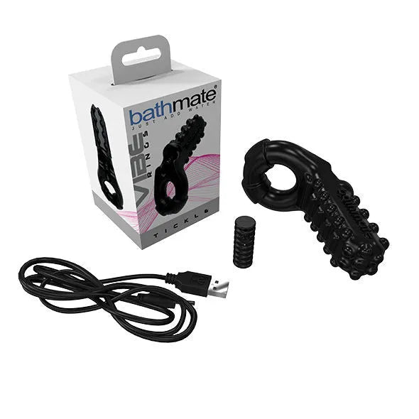 Anneau pénien noir texturé en silicone avec câble USB, boîte Bathmate visible, stimulation et confort optimisés.