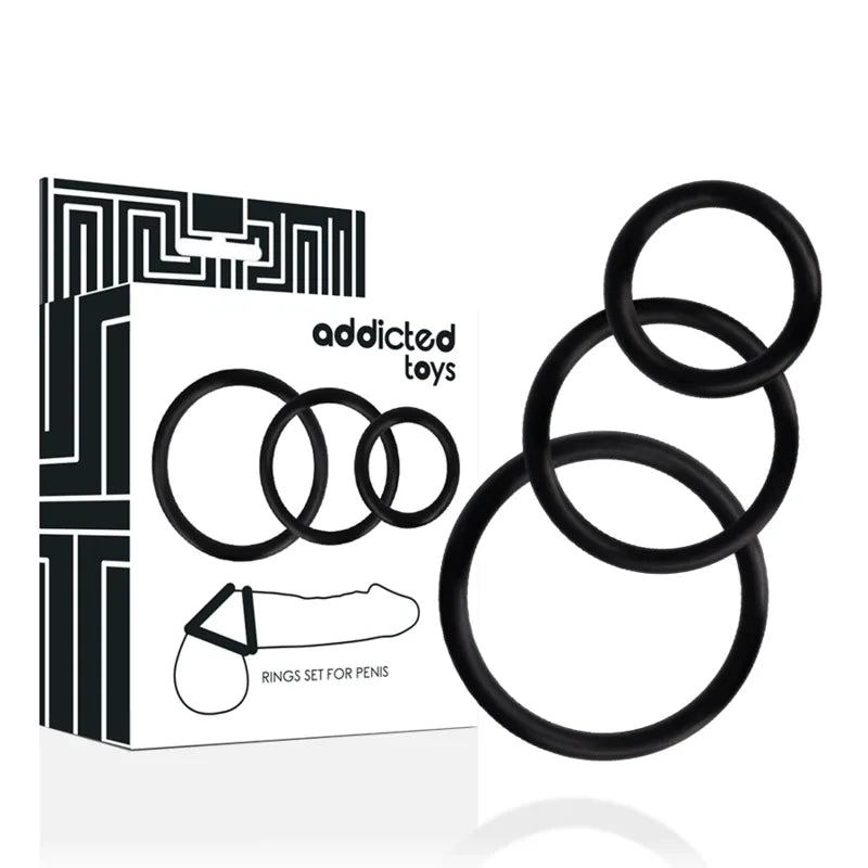 Anneaux caoutchouc noirs super élastiques, trois tailles, confort et stimulation, boîte Addicted Toys en fond.