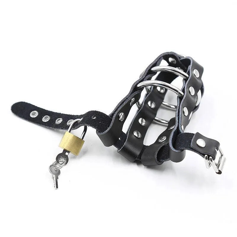 Anneau pénien noir avec sangle ajustable, cadenas doré et clés, conçu pour confort et sécurité dans l'expérience fétiche.