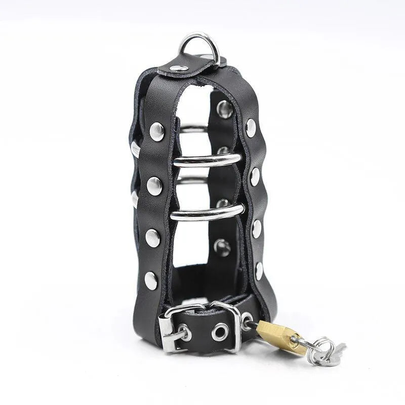 Anneau pénien noir avec sangle ajustable, cadenas métallique et rivets, pour expérience fétiche sécurisée et personnalisée.