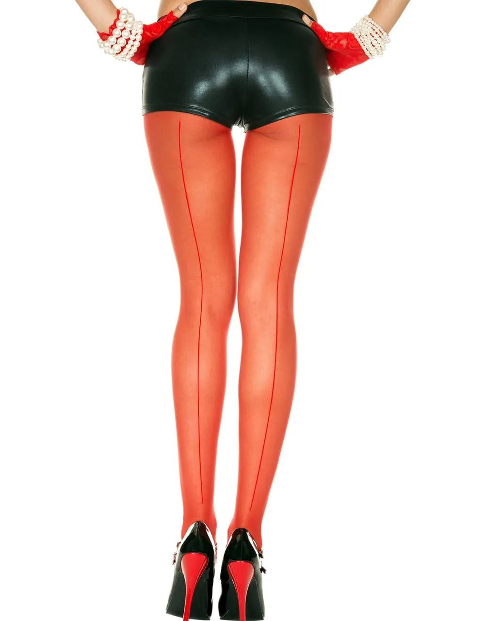 Collant rouge nylon avec coutures arrière, porté avec short noir, accessoire mode femme élégant et sexy.
