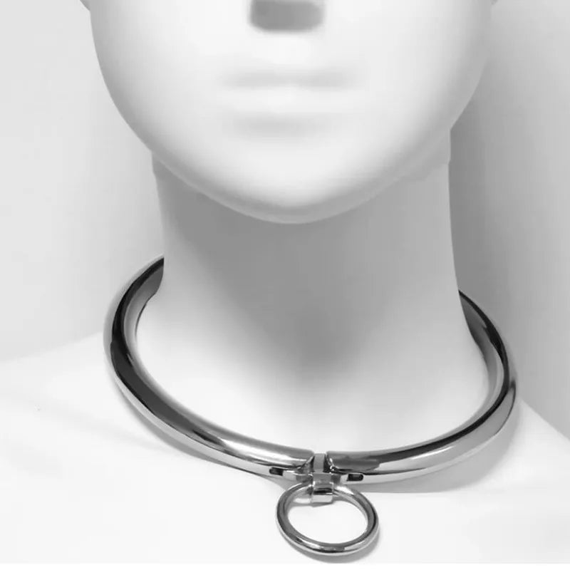 Collier BDSM en métal inoxydable avec cadenas numérique, anneau intégré, ajustable, robuste et hypoallergénique.
