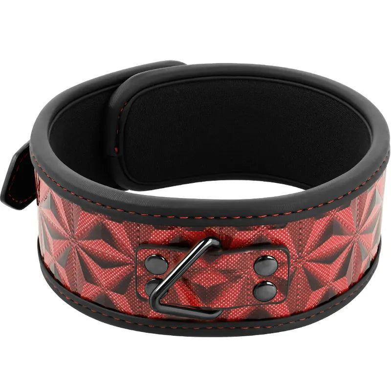 Collier BDSM métal sans nickel, cuir végétalien noir et rouge, grand anneau central, design robuste et esthétique.
