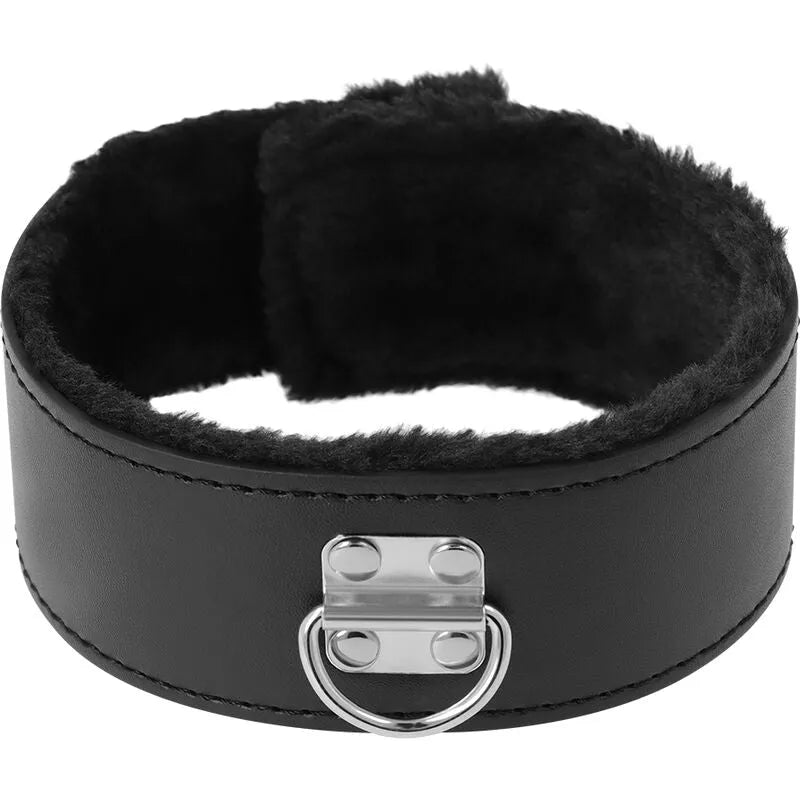 Collier BDSM noir en néoprène avec doublure douce, six trous réglables, chaîne solide et anneau sécurisé.
