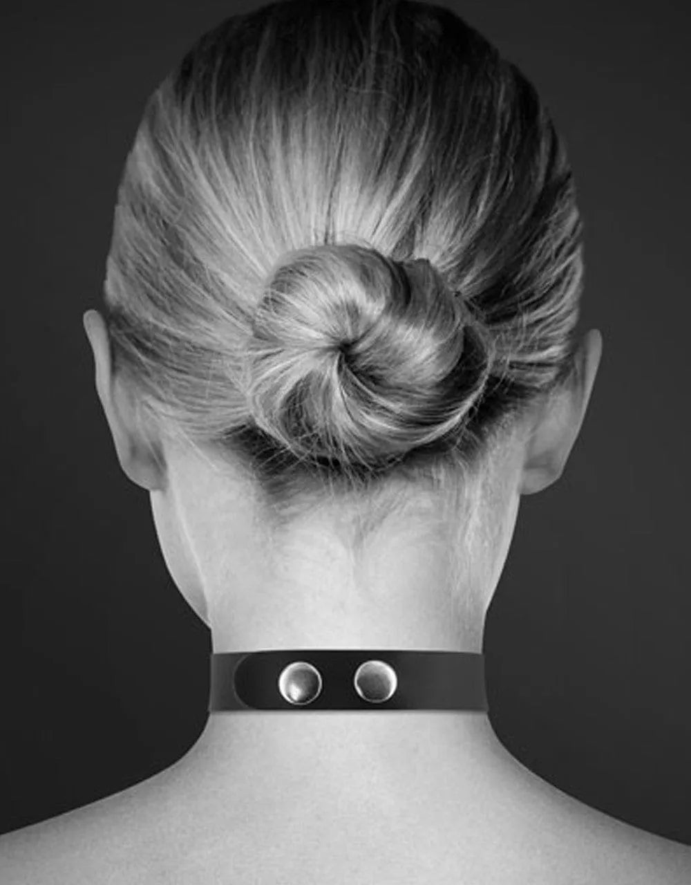 Collier BDSM cuir noir avec inscription SLAVE en strass, réglable par pressions, élégant et robuste, 46 cm.