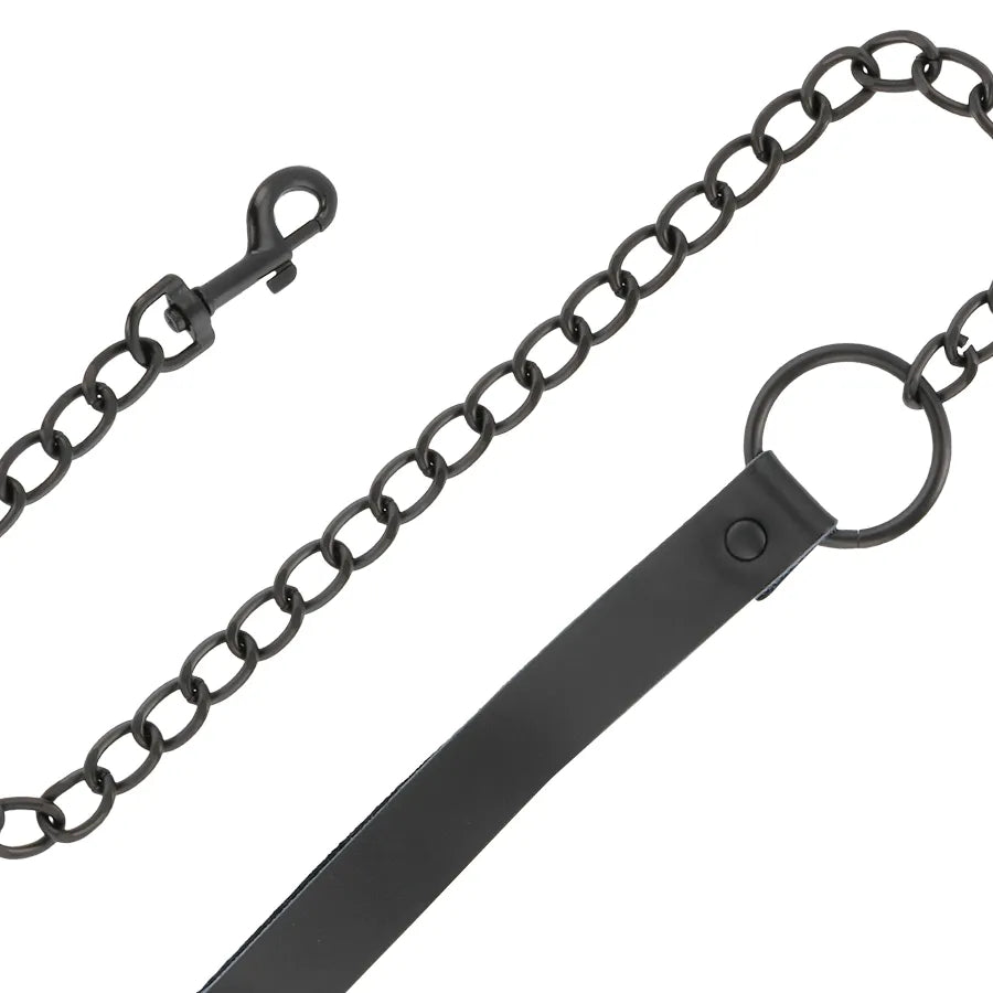 Collier posture BDSM noir en cuir PVC avec chaîne et crochet pivotant, ajustable et rembourré pour confort et élégance.