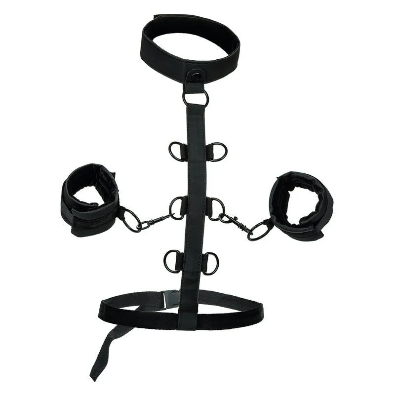 Collier de retenue noir en cuir végétalien avec poignets amovibles, anneaux pivotants robustes et attaches réglables.