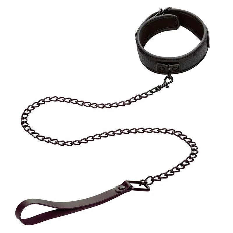 Collier et laisse BDSM en métal noir robuste, réglable avec boucle sécurisée, chaîne durable et anneau pivotant.