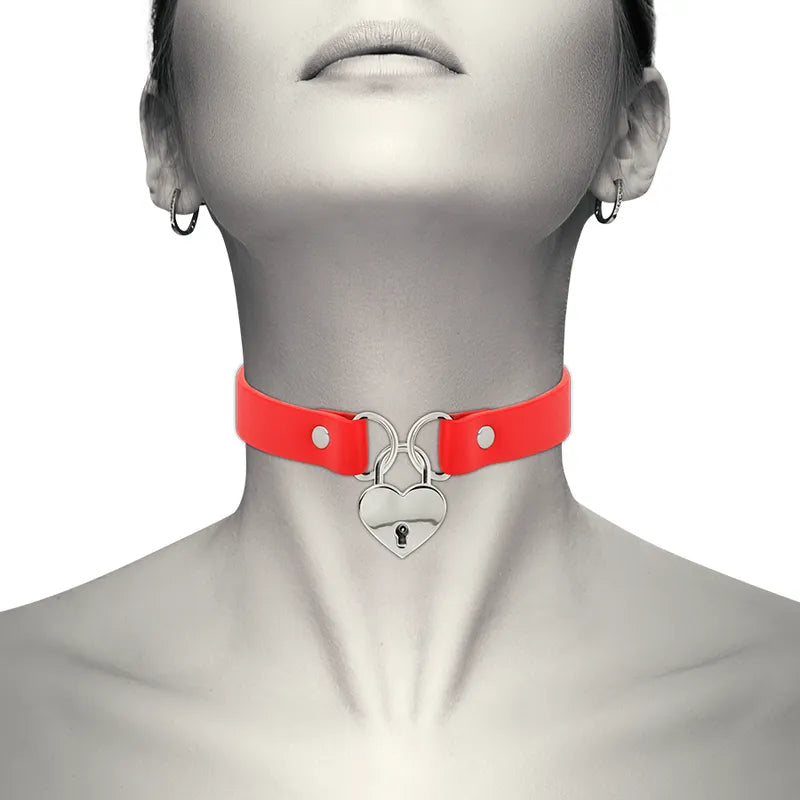 collier fétiche cuir végan élégant raffiné écologique éthique hypoallergénique réglable confortable bijou cœur clé métallique sans nickel tendance