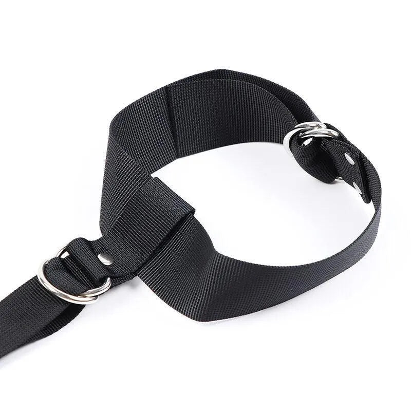 Collier menottes ajustable noir en nylon avec attaches velcro et anneaux métalliques robustes, marque OHMAMA.