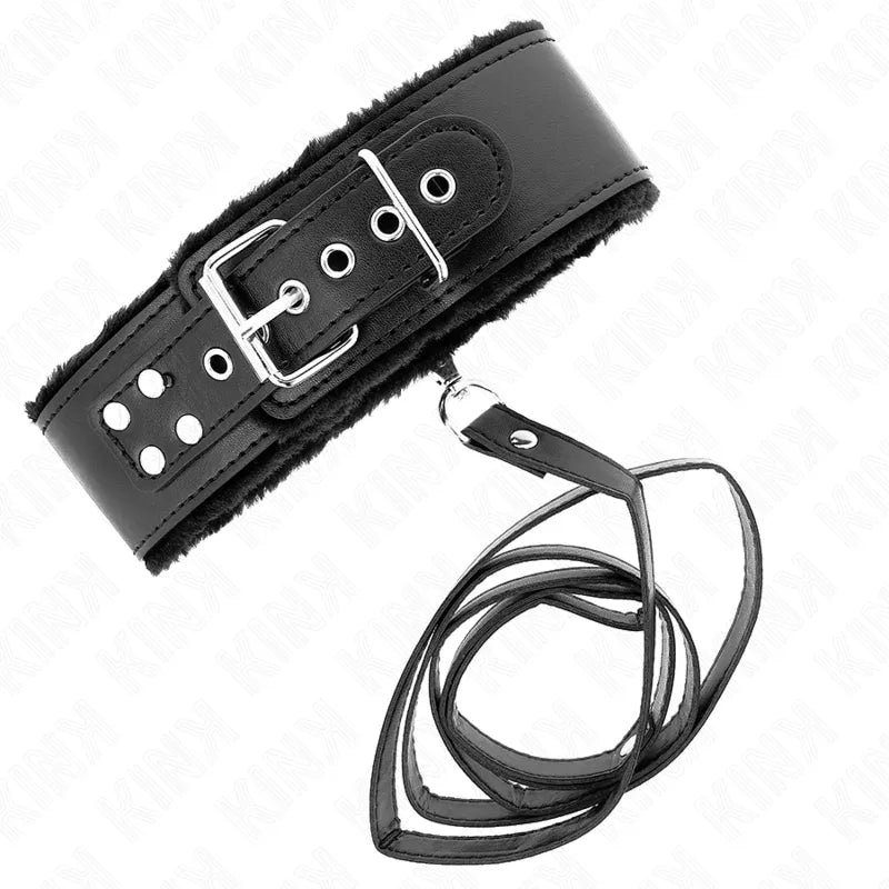 Collier BDSM en cuir noir élégant avec boucles métalliques robustes, ajustable, design ergonomique et finitions raffinées.