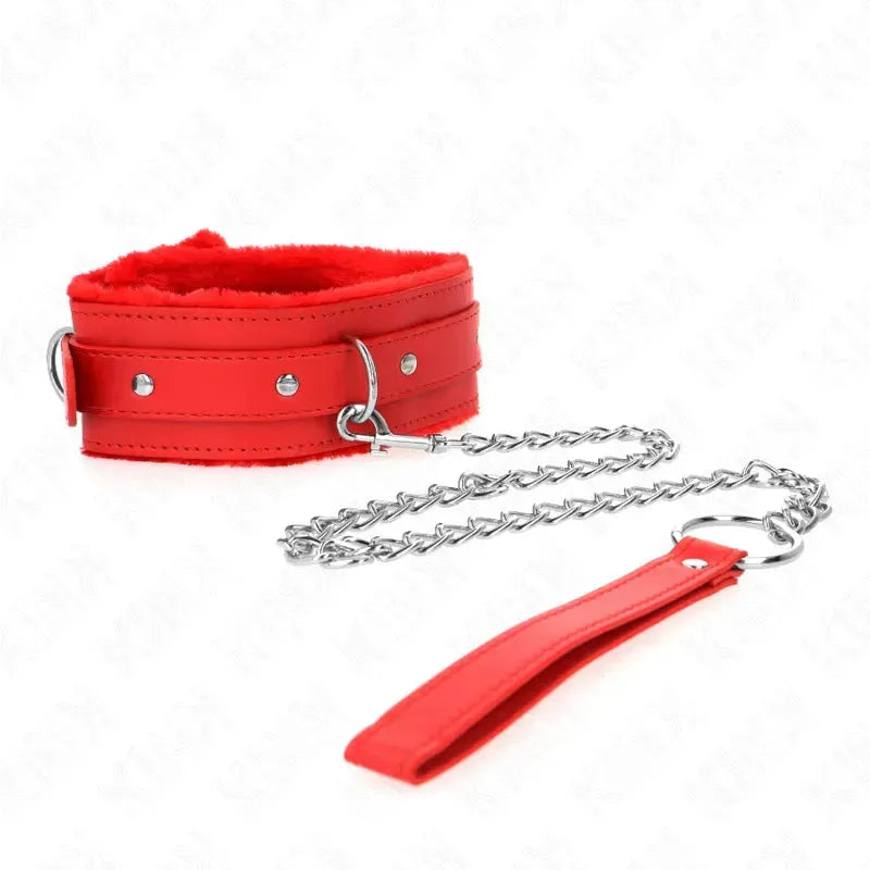 Collier BDSM rouge en cuir véritable avec chaîne en métal, design chic et robuste pour jeux de rôle sophistiqués.