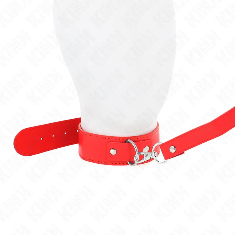 Collier BDSM cuir végétalien rouge élégant, ajustable, avec boucle métallique, design sophistiqué et éthique.
