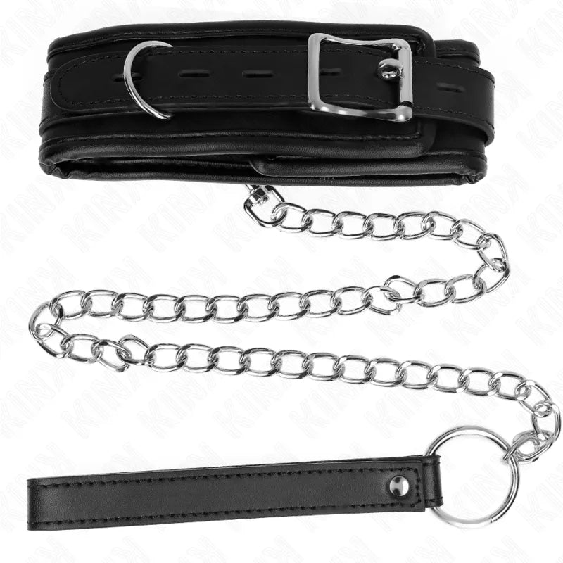 Collier BDSM cuir végétalien noir avec boucles ergonomiques et chaîne argentée, élégant et robuste pour moments intimes.