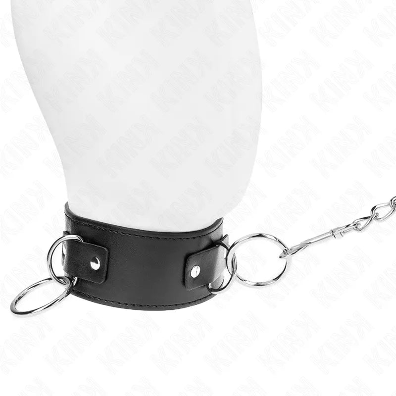 Collier BDSM en cuir noir avec finitions métalliques polies, design élégant et sophistiqué, pour soumission et domination.