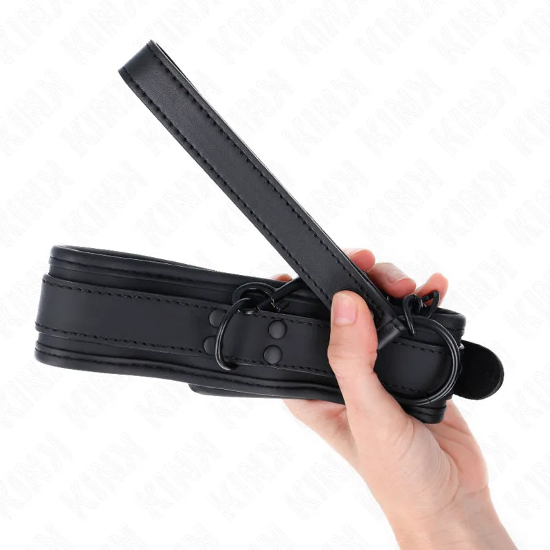 Collier BDSM en cuir noir ajustable, élégant et durable, avec finitions métalliques, pour expériences sophistiquées.