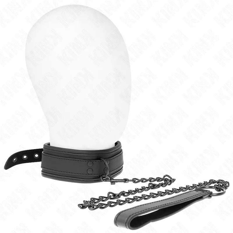 Collier BDSM cuir noir réglable, design élégant avec finitions métalliques, sur fond blanc.