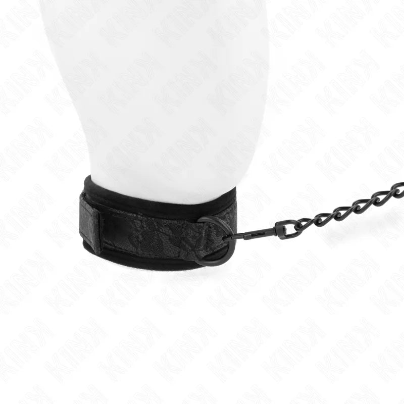 Collier BDSM en cuir noir, ajustable, avec boucle et chaîne, design élégant et robuste pour confort et style.