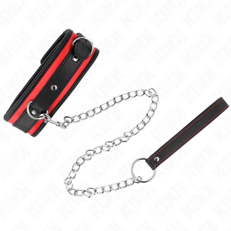 Collier BDSM cuir végétalien noir et rouge, ajustable, avec boucle métallique et chaîne, design élégant et sophistiqué.