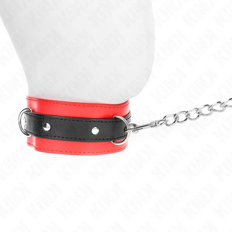 Collier BDSM en cuir noir et rouge, boucle métallique, design élégant et sophistiqué, pour usage unisexe.