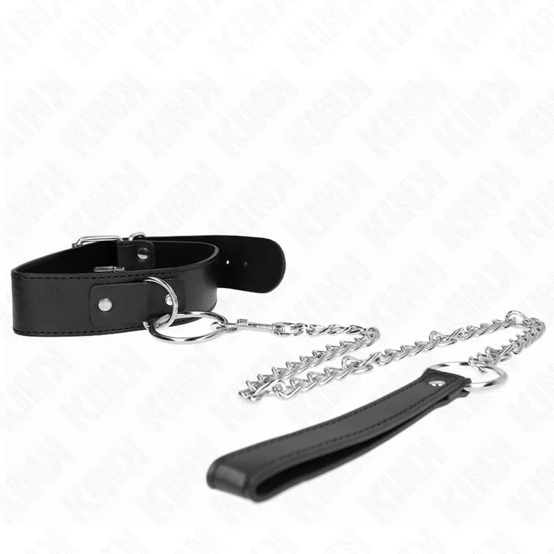 Collier de soumission noir en cuir végétalien avec boucles métalliques et chaîne, élégant et ajustable.