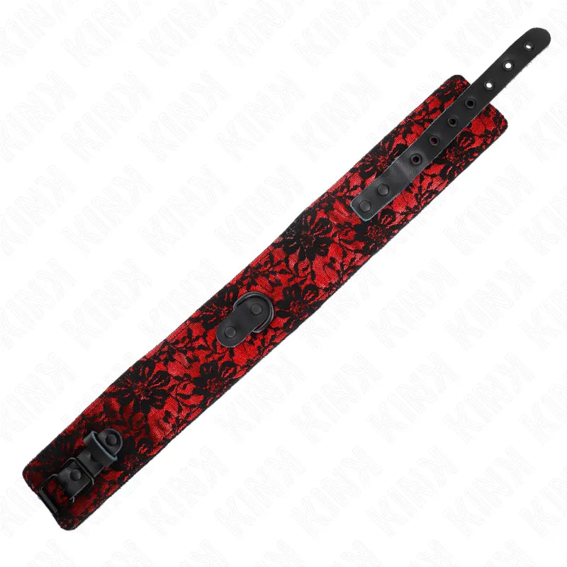 Collier BDSM en cuir rouge et noir, élégant, ajustable, avec détails métalliques, pour une expérience sophistiquée.