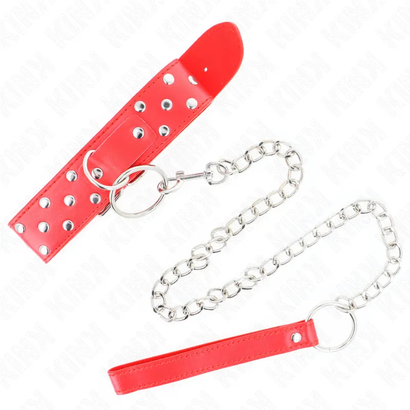 Collier et laisse BDSM en cuir rouge avec rivets métalliques, chaîne argentée, design ergonomique et esthétique raffinée.