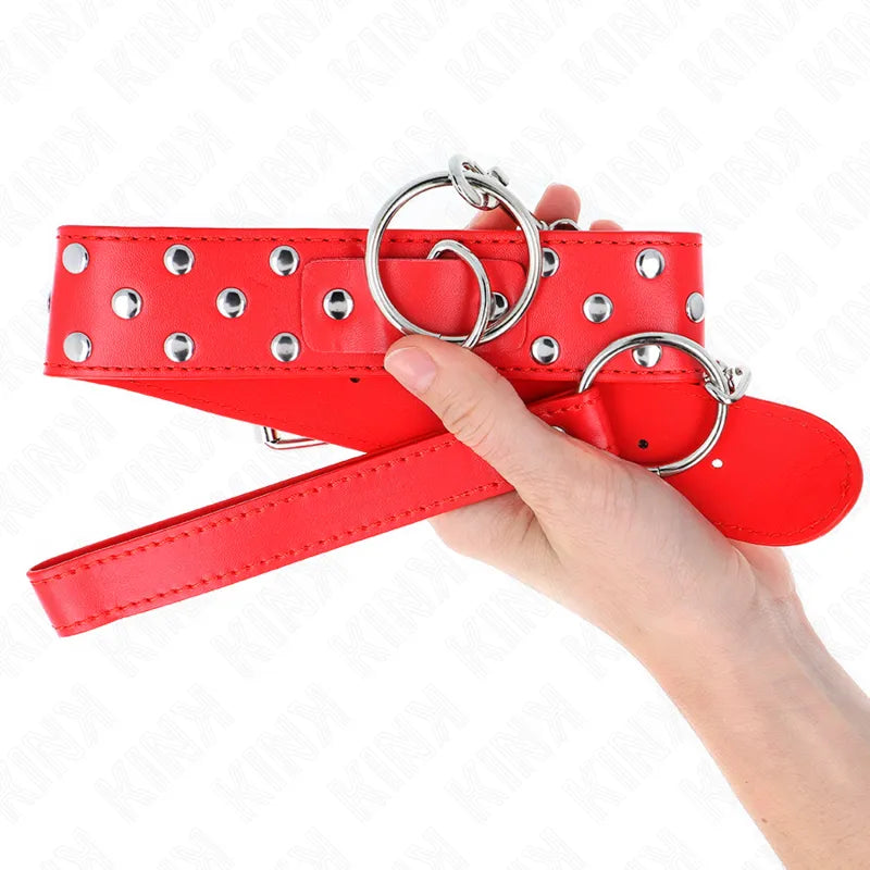 Collier et laisse BDSM en cuir rouge avec rivets métalliques, design ergonomique et finitions soignées pour confort et séc...