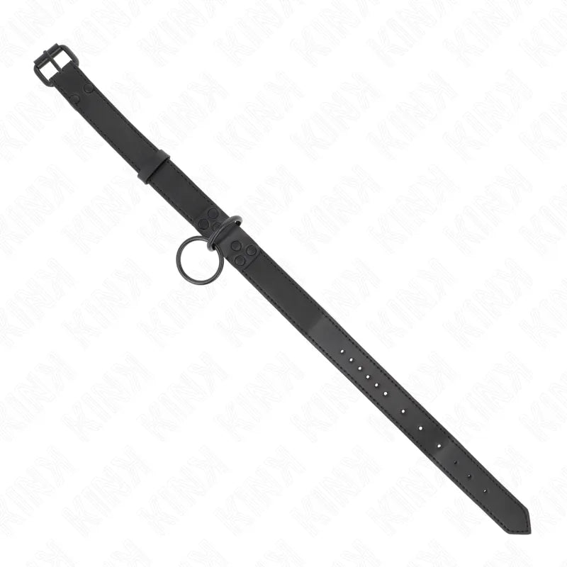 Collier BDSM noir en cuir végétalien avec boucle ajustable et anneau métallique, élégant et sophistiqué pour soumission.