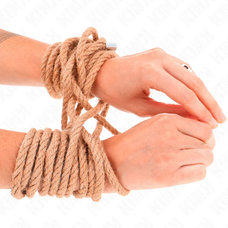 Cordes de chanvre naturel 10m pour bondage Shibari, texture rustique, attachées autour de poignets, robuste et artistique.