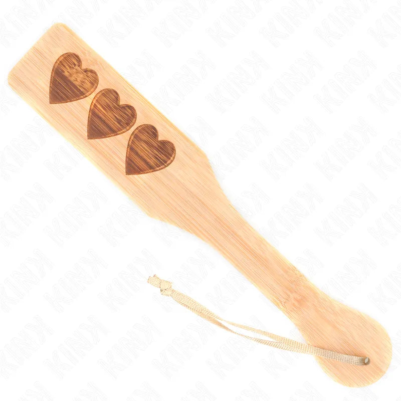 Cravache en cuir noir avec poignée ergonomique, détails artisanaux, idéale pour jeux BDSM intenses et sécurisés.