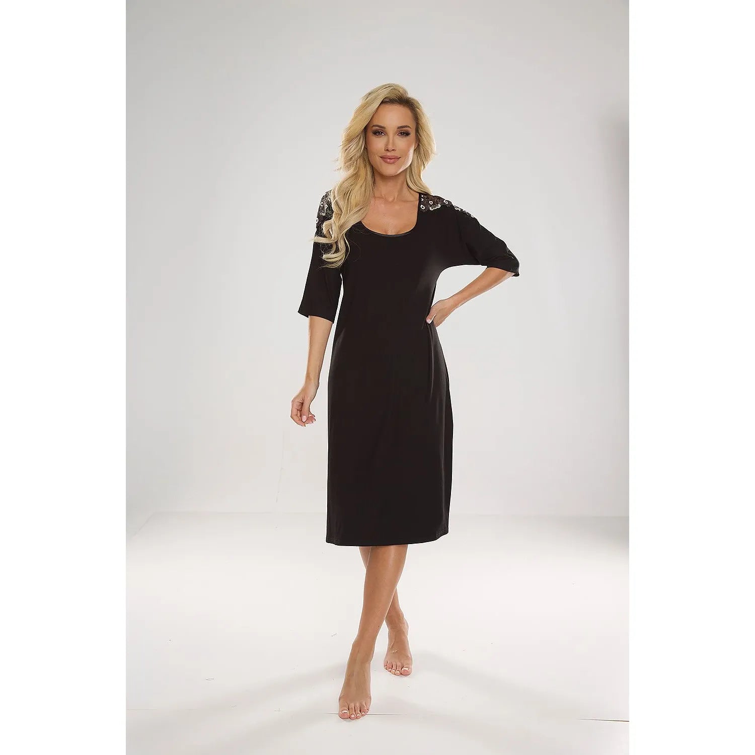 Chemise de nuit noire Lafense, manches trois-quarts dentelle, encolure ronde, longueur sous genou, élégante et confortable.