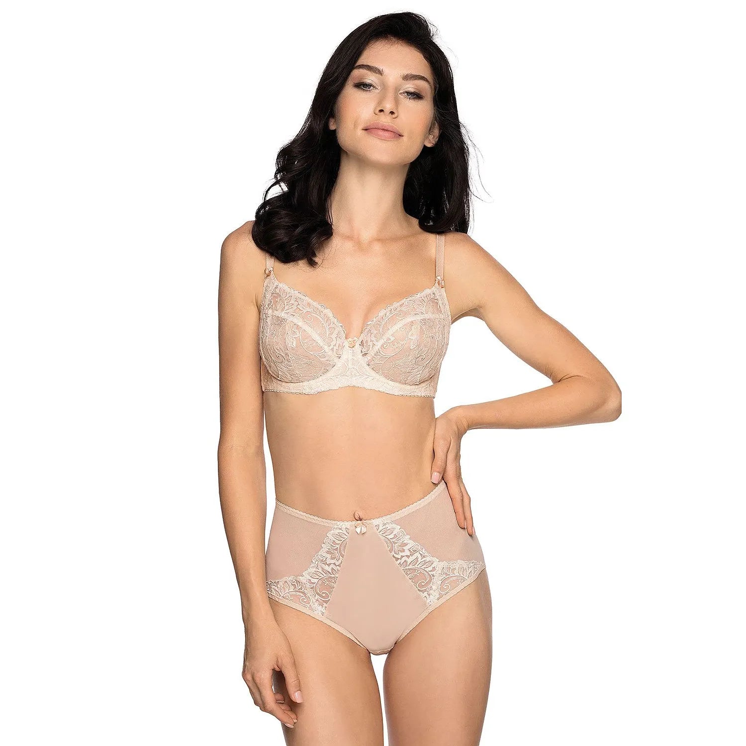 Culotte Bella Misteria beige, taille haute, broderie florale délicate, maille fine, élégance et confort féminin.
