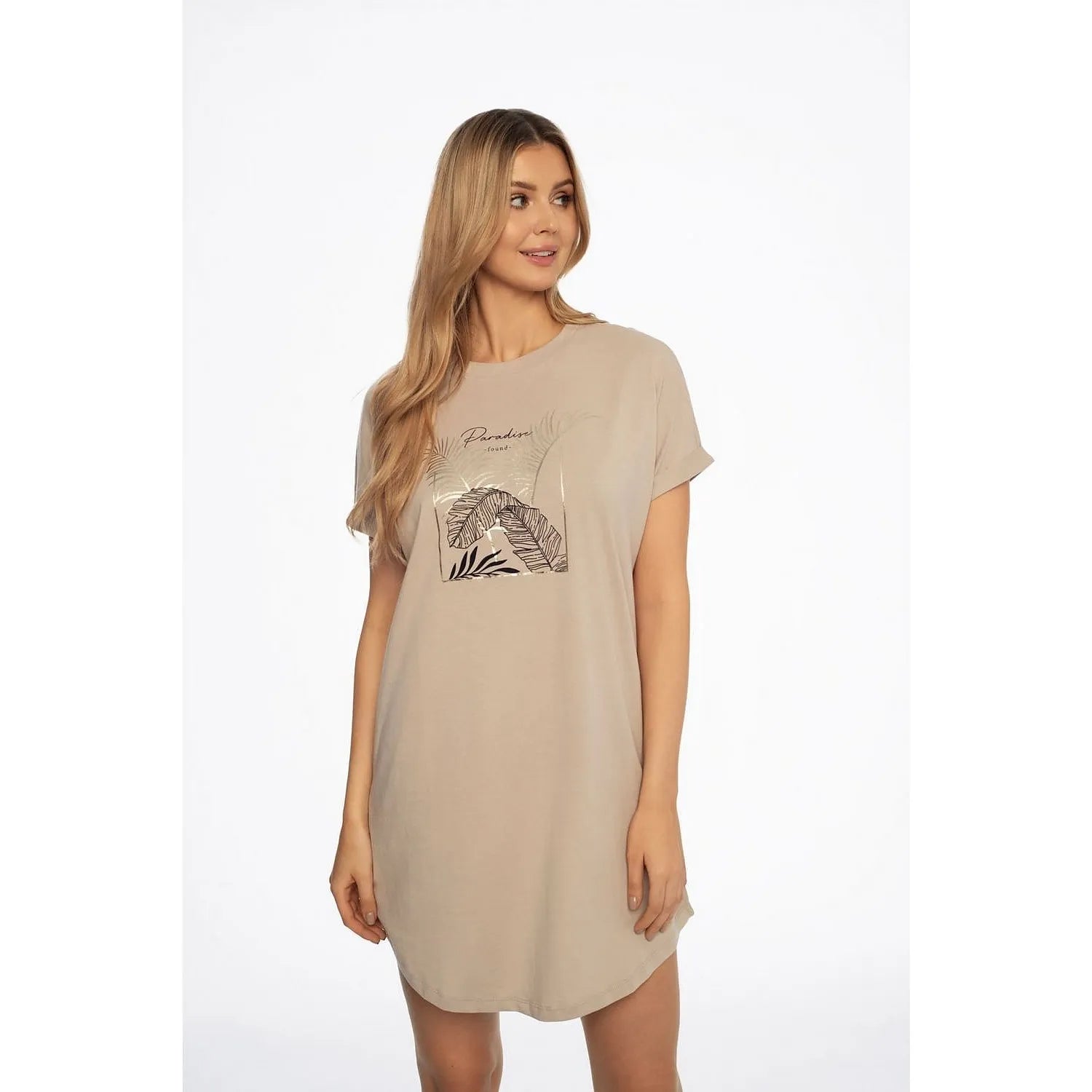 chemise nuit coton doux respirant beige imprimé feuille doré coupe ample droite manches courtes bas arrondi longueur genoux entretien facile
