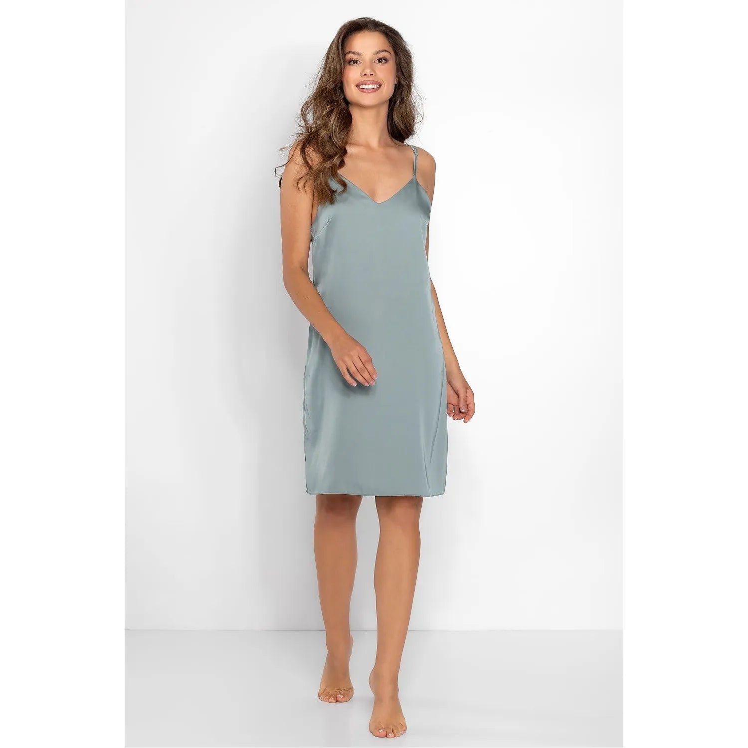 Chemise de nuit élégante en satin bleu-gris, nuisette ajustable, lingerie féminine confortable, design simple, sans bretelles, Décolleté en V, cadeau intime, qualité supérieure