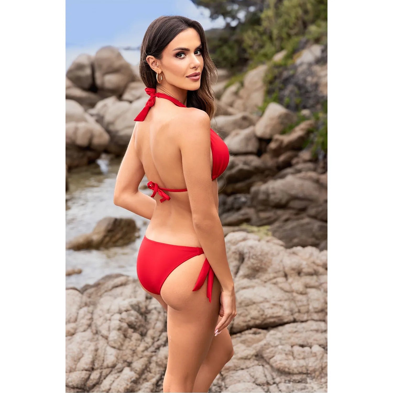 Bikini rouge vif deux pièces, triangle haut, bas ajustable, élasthanne nylon, élégant, couverture modérée, respirant.