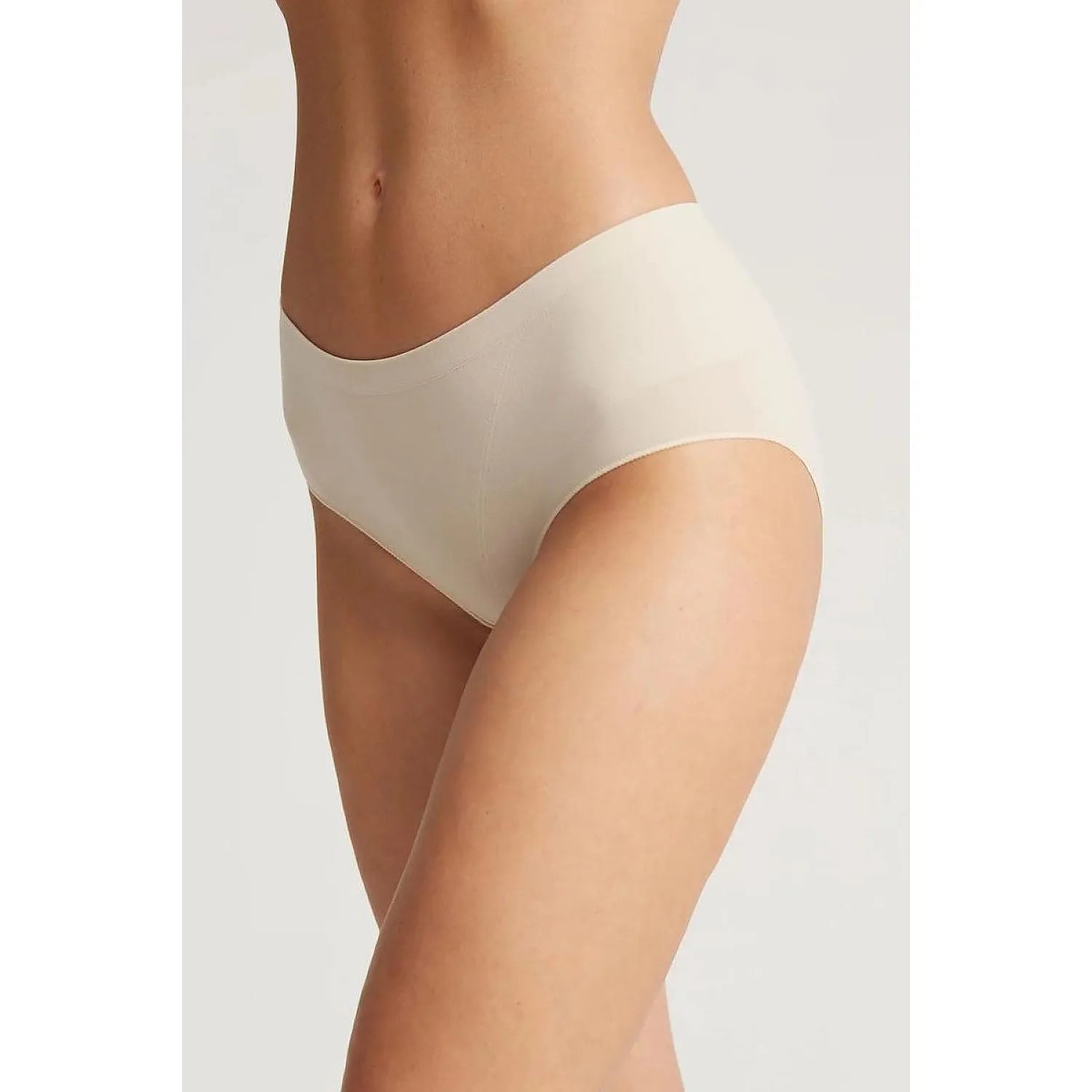 Culotte femme exceptionnelle model 195693 Gatta confort élégance sans coutures encastrée hanches elasthanne polyamide taille basse beige lingerie discrète quotidienne