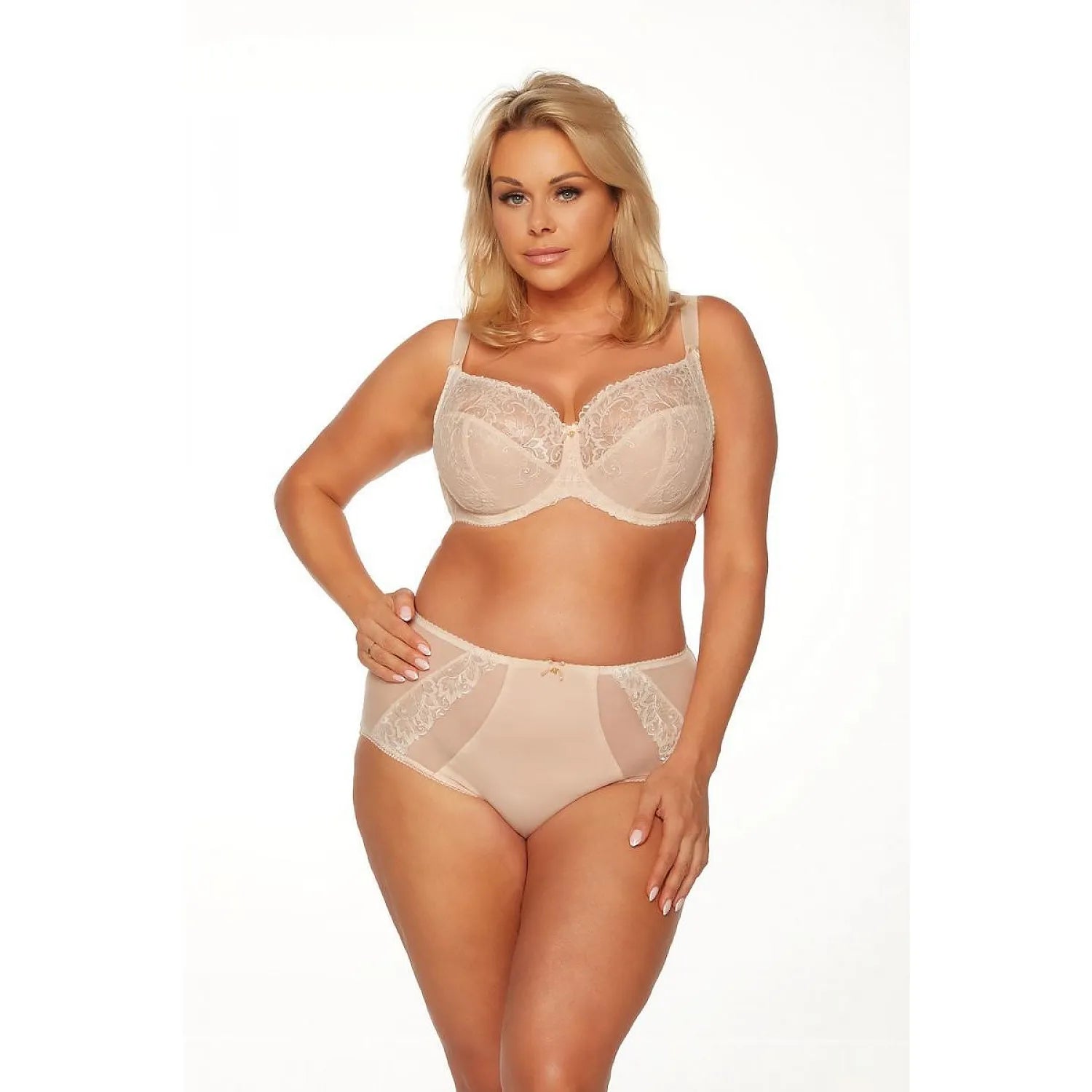 Ensemble lingerie dentelle florale nude Bella Misteria, soutien-gorge rembourré, culotte transparente, confort femme.