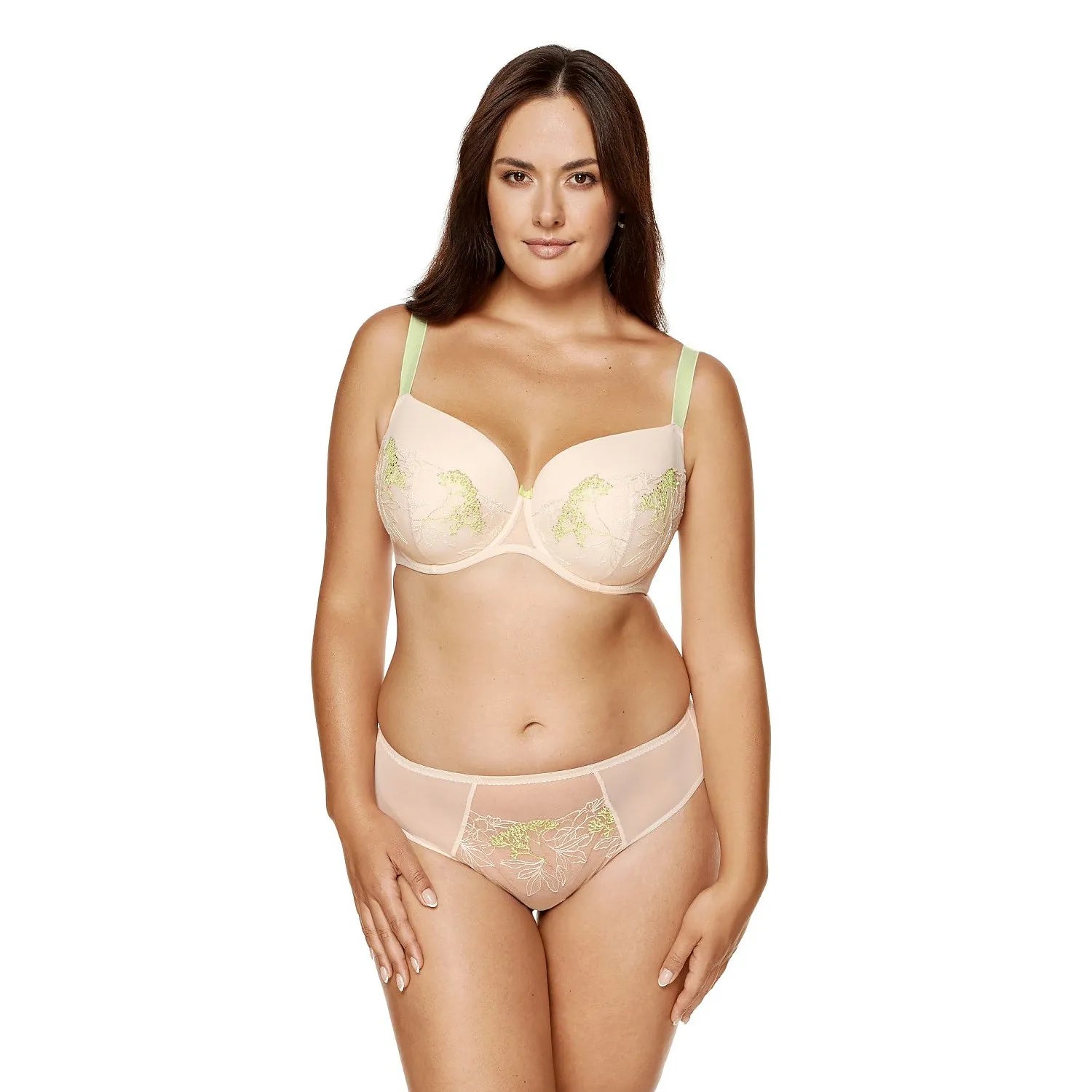Ensemble lingerie beige avec broderie florale vert citron, soutien-gorge armatures et culotte assortie, élégant et sensuel.