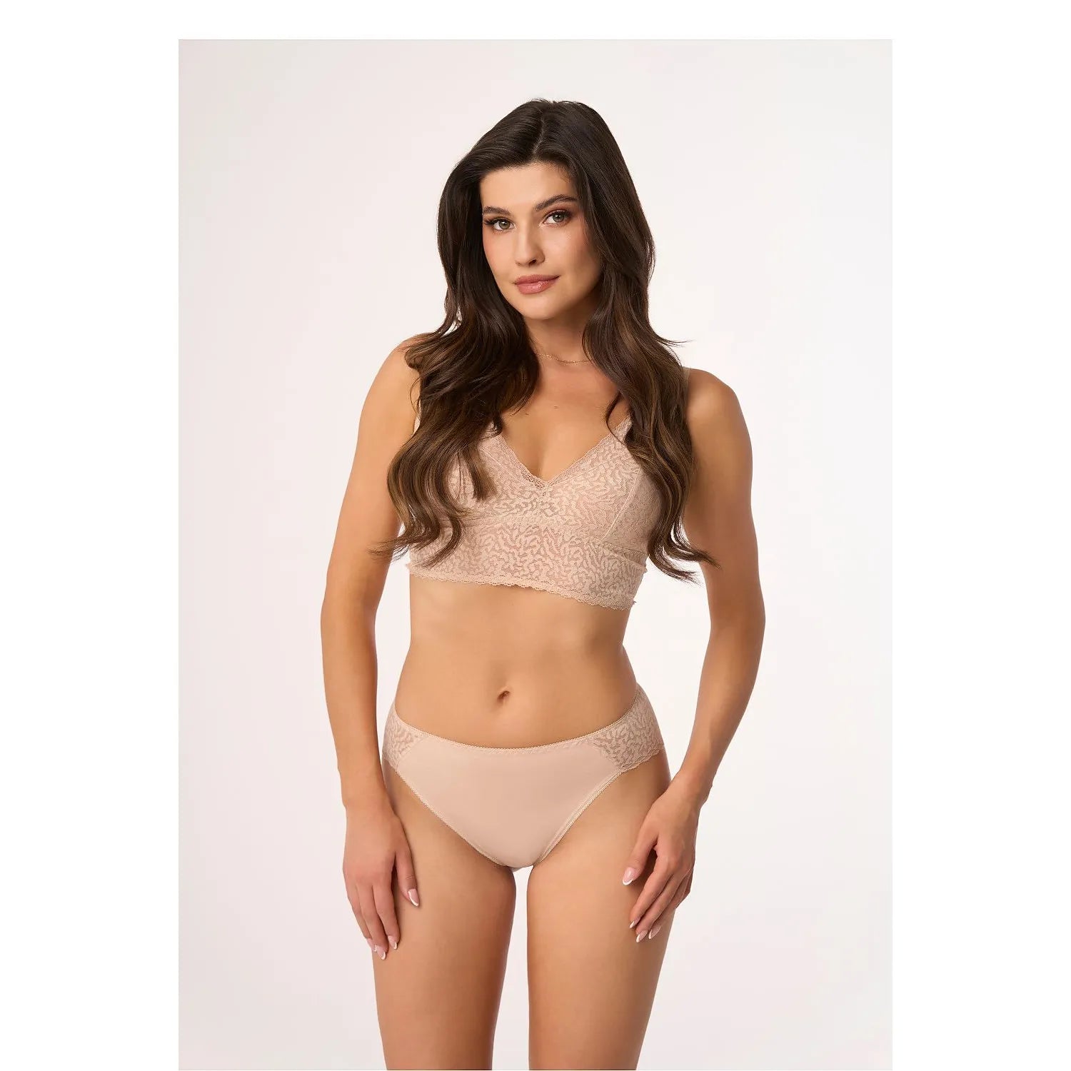 Culottes brésiliennes model 199341 Babell dentelle élastique couleur beige ajustement parfait coupe cheeky lingerie féminine intime confort élégance
