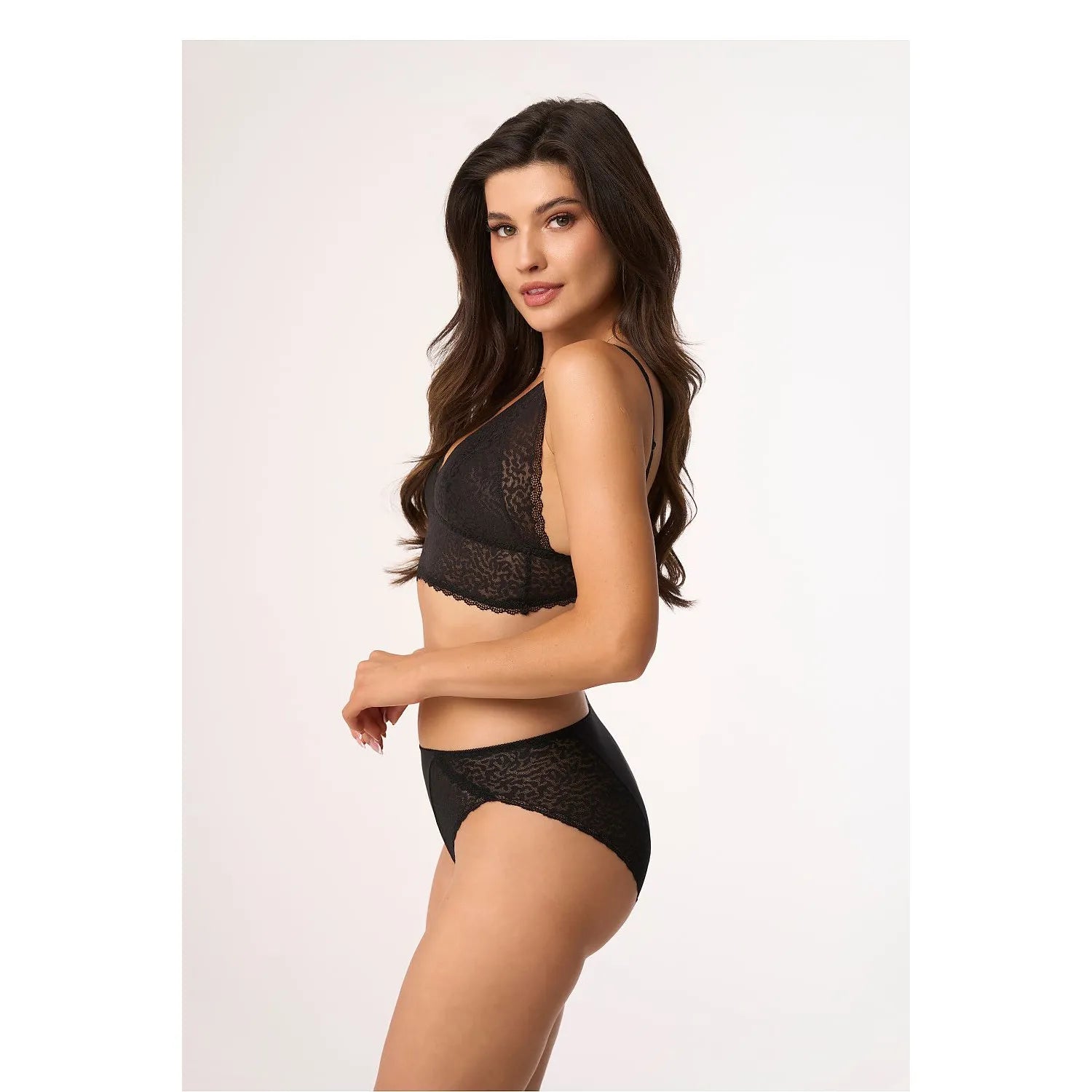Ensemble lingerie noir Babell 199354, bralette dentelle florale et culotte taille haute, confort et élégance féminine.