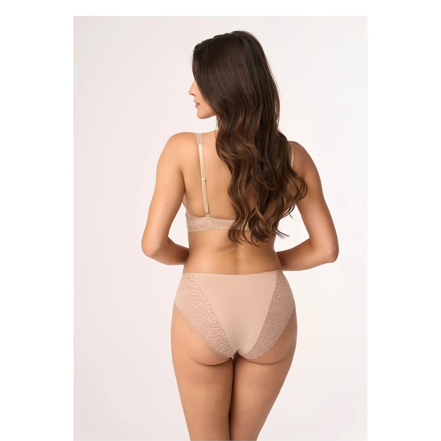 Culottes beige Babell 199356 avec dentelle élastique, ajustement confortable, élégance et charme féminin.