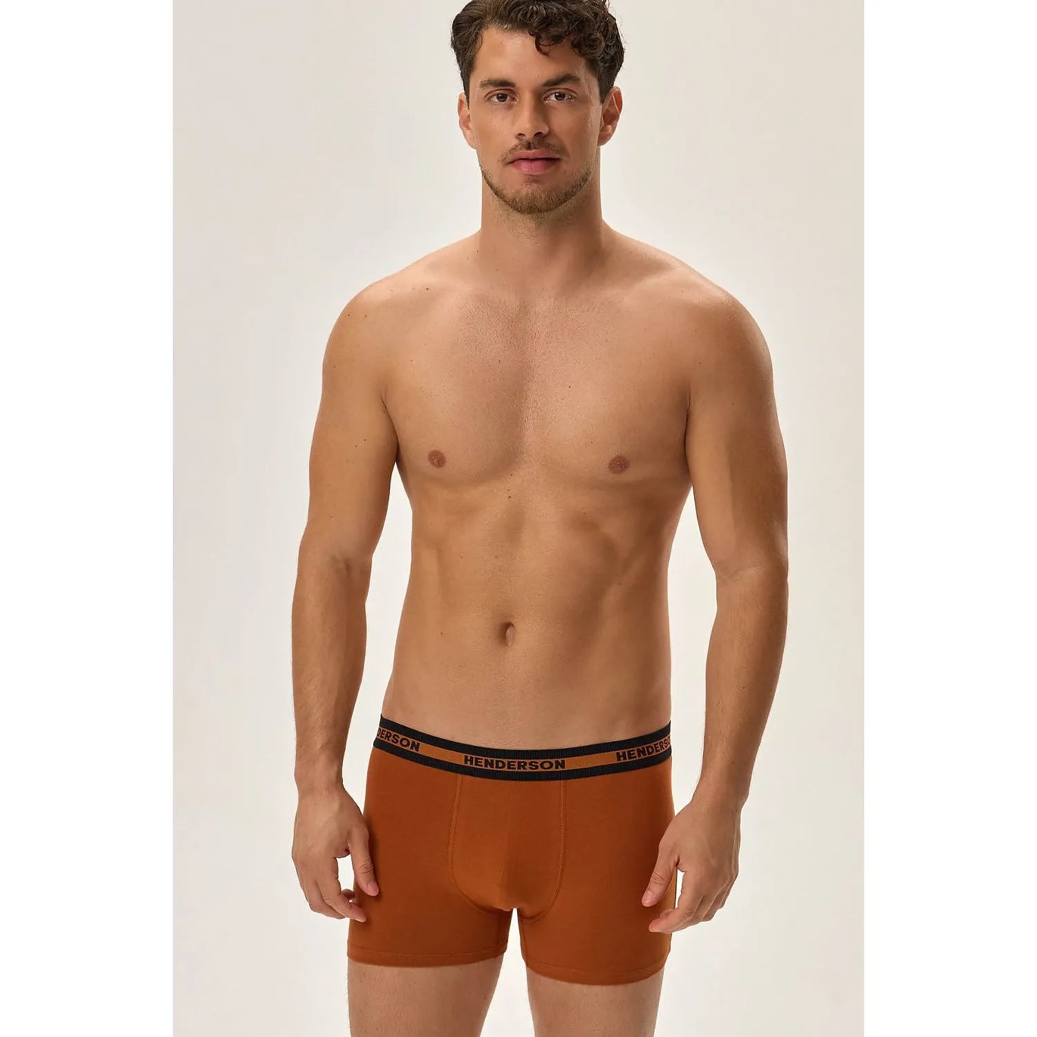 Boxer homme Henderson orange vif, ceinture noire élastique, design épuré, confort coton élasthanne, style moderne.