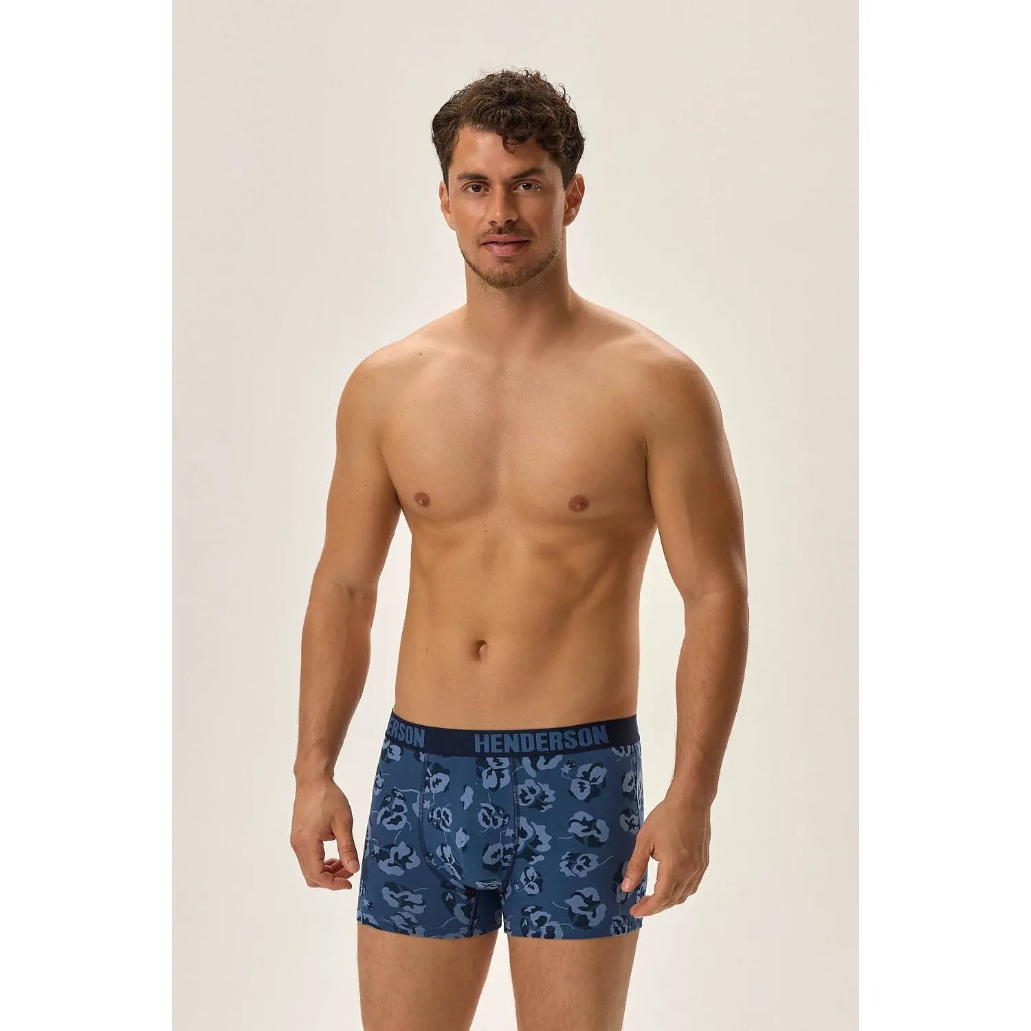 Boxers homme Henderson bleu camouflage, taille élastique large, coupe ajustée, coton respirant, design moderne.