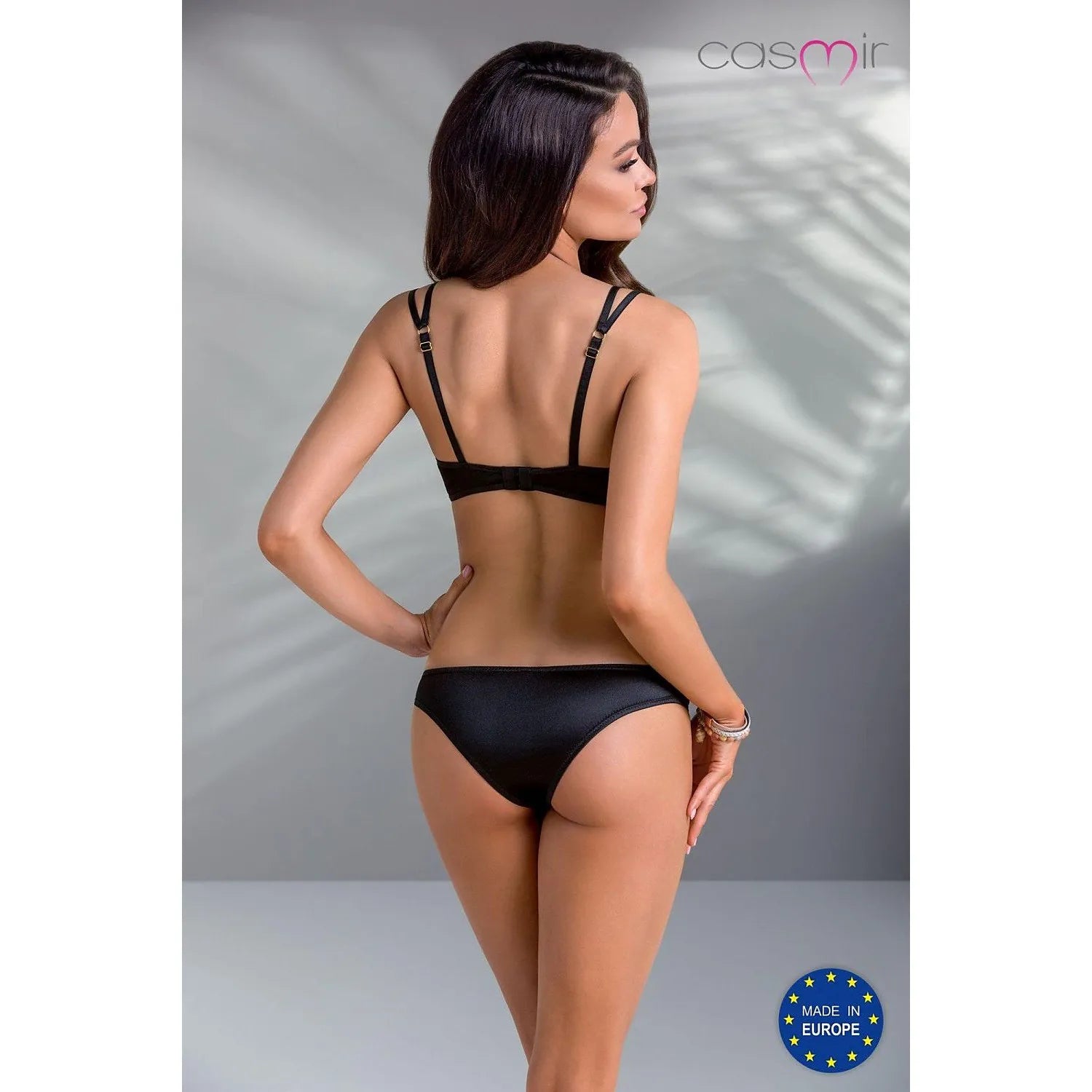 Body sexy dentelle Casmir noir, coupe ajustée, bretelles fines, dentelle européenne, design élégant et audacieux.