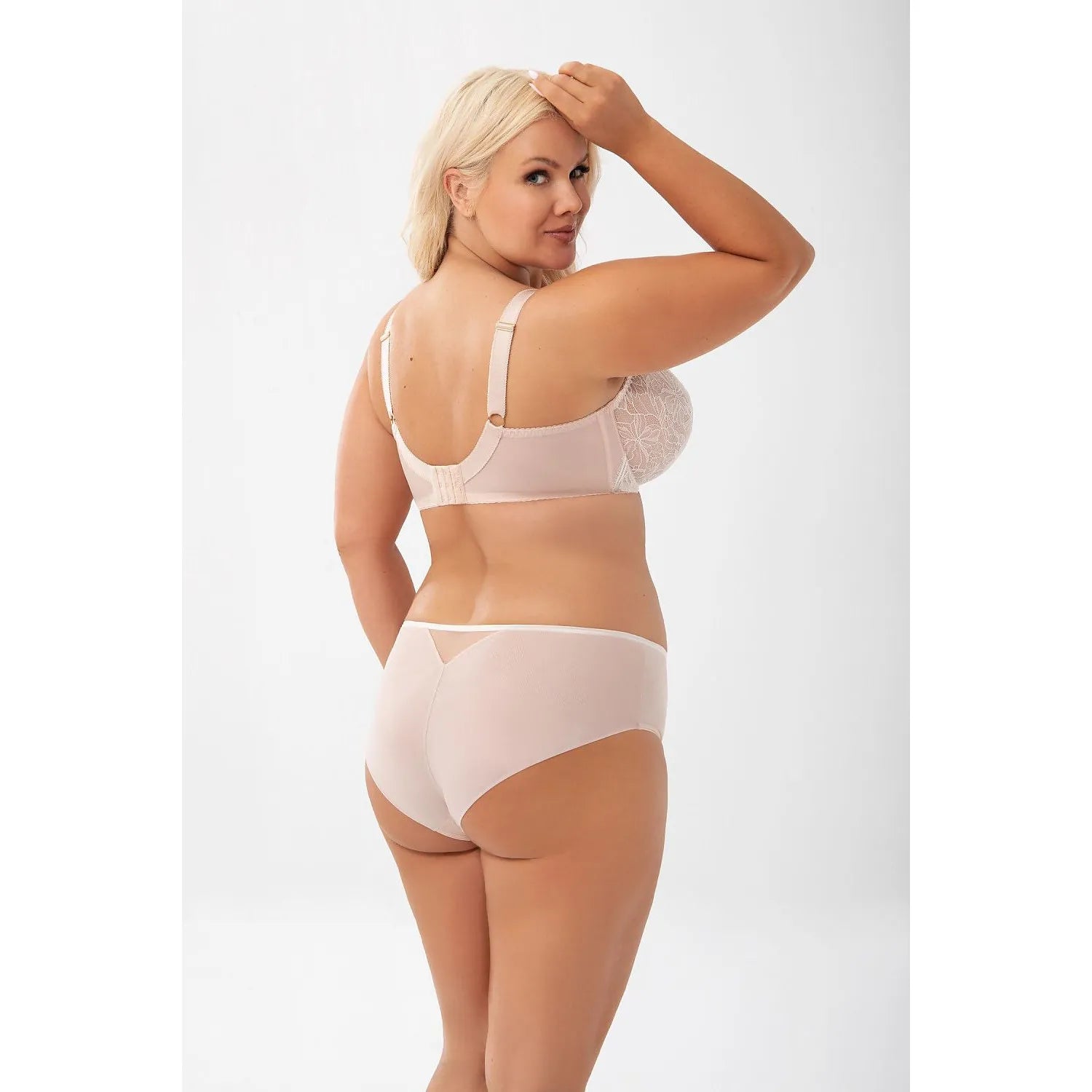 Culotte Gorsenia beige en dentelle florale, maille semi-transparente, ceinture plate, élégance et confort raffinés.