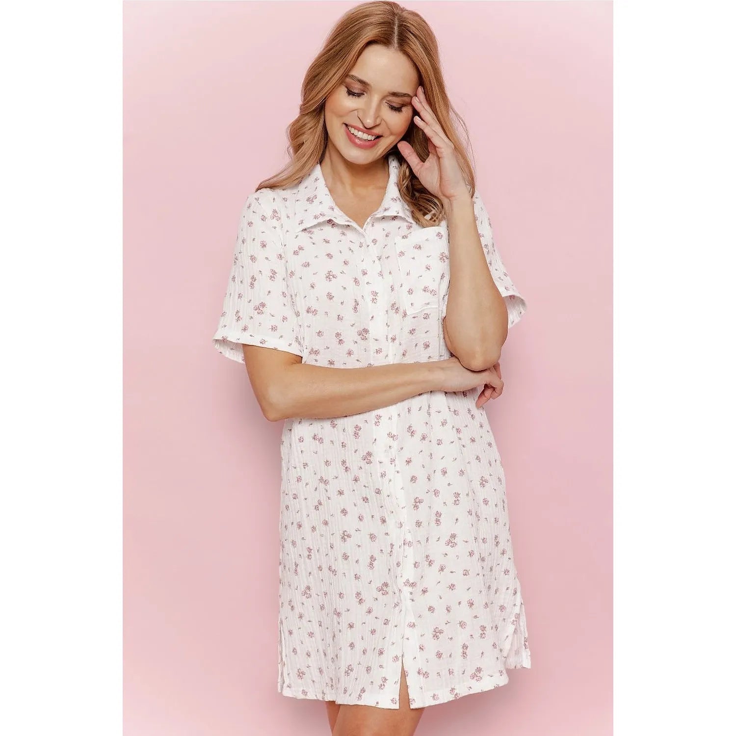 Chemise de nuit élégante en coton 100% motif floral court manches col classique boutons poche romantique