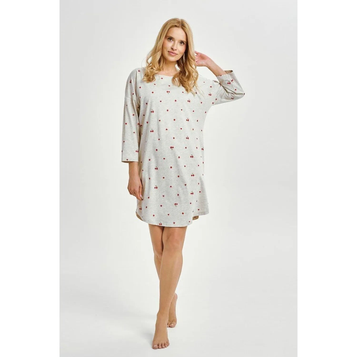 Chemise de nuit Taro grise à motifs, manches 7/8, coton élasthanne, confort maximal, design élégant pour détente.