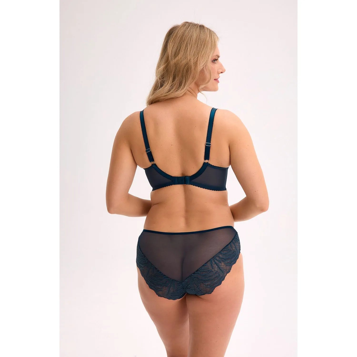 Culotte dentelle bleue Gaia modèle 217966, coupe classique, côtés échancrés, nœud décoratif, confort et élégance.